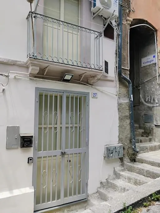Nicaredda Βίλα Κατάνια