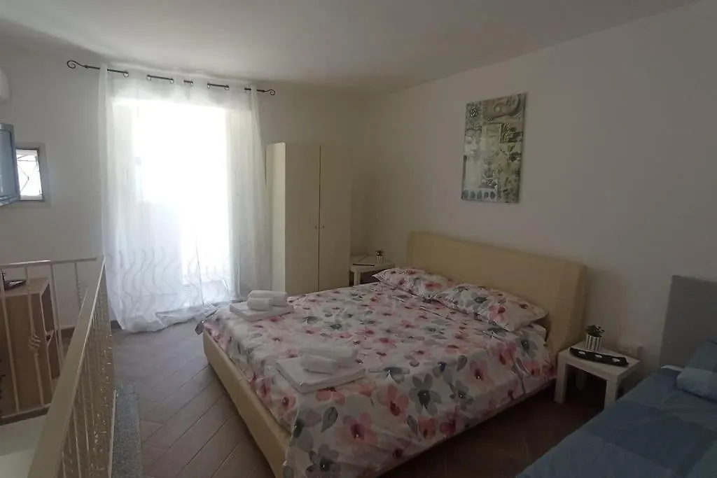Nicaredda Βίλα Κατάνια 0*,  Ιταλία